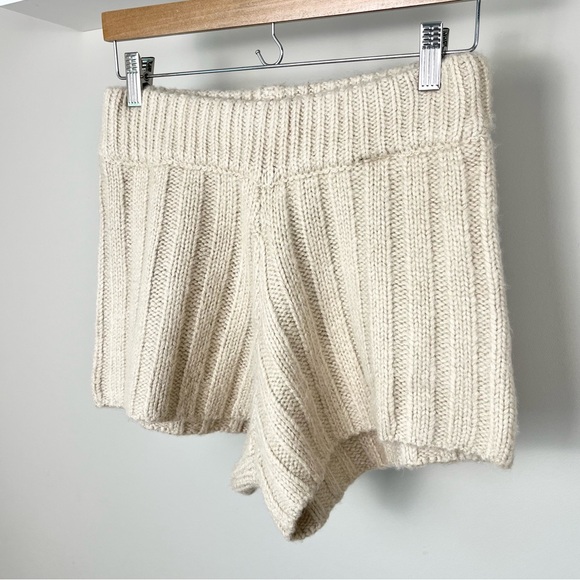 BLANK NYC Ribbed Knit Shorts - Picture 4 of 11